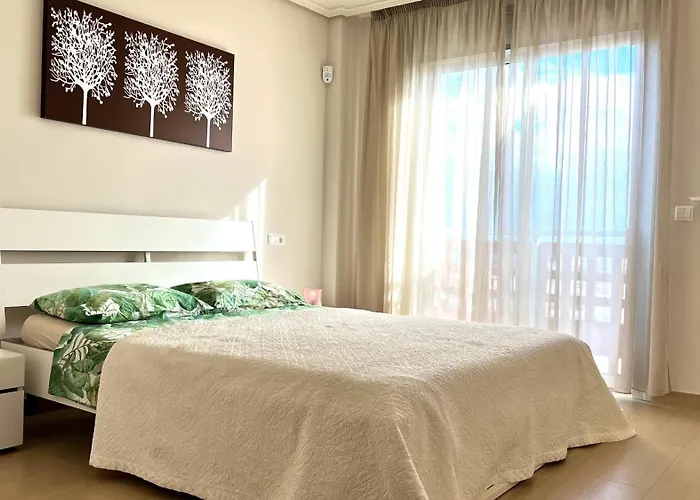 Ocean View Two Bedroom דירה